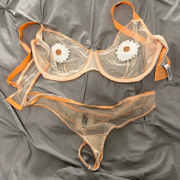 The cutest set from AdoreMe with neon orange details and daisies! Size 44G - Picture 3 of 3